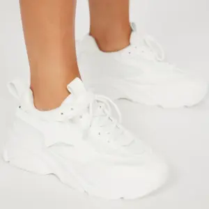 Vibe Sneakers - White